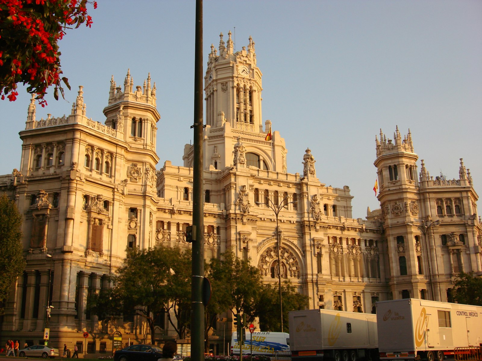 A large ornate palace building in central Madrid under a blue sky