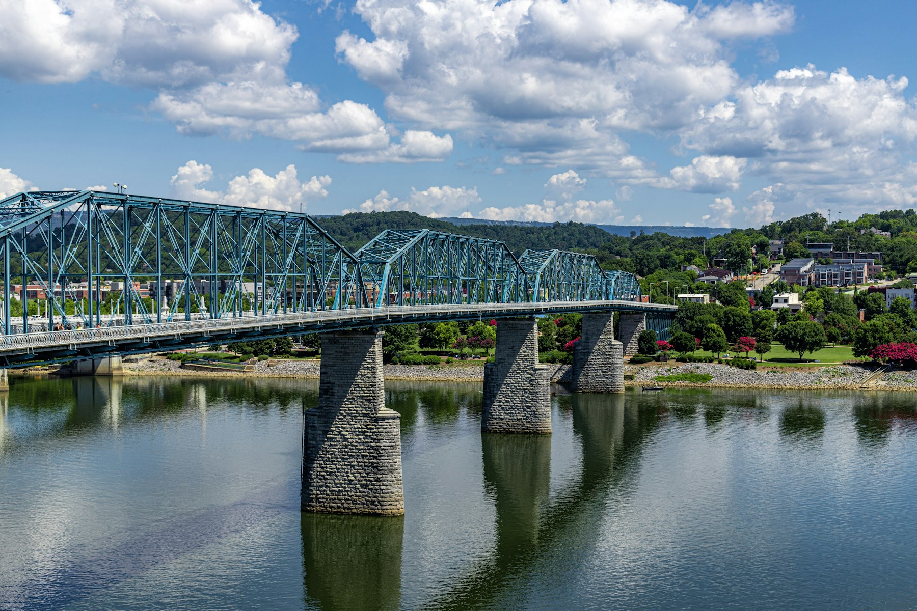 The green Walnut Street Bridge crossing the Tennessee River at Chattanooga